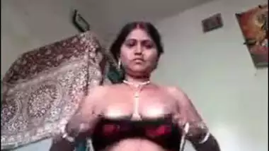 Bihari Bhabhi ki chuchi dikhayi selfie MMS