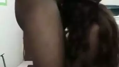 Shri Lankan girl records her blowjob MMS and cum drop