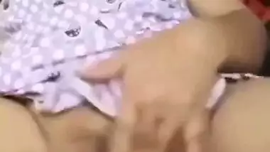 Indian girl masturbation MMS with a big cucumber