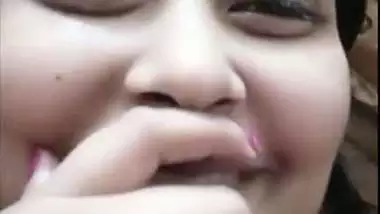 Beautiful Chamet cam girl nude round boobs showing