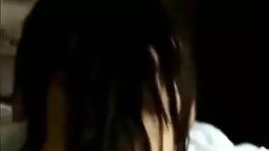 Kha Rahi Hun.. Khaane Do