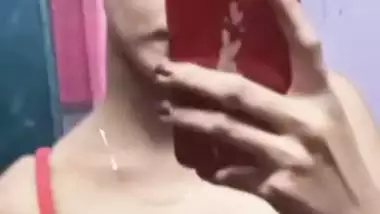 Super Indian maal playing with her nipple viral MMS