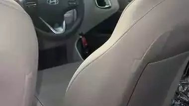 Horny lady’s outdoor blowjob makes her guy cum in the car
