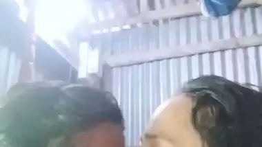 Dhaka guy boob presses and kisses in desi x video