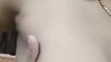 Desi nude Chennai lady presses her naked boobs